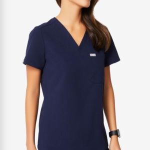 Figs Catarina One-Pocket Scrub Top in Navy